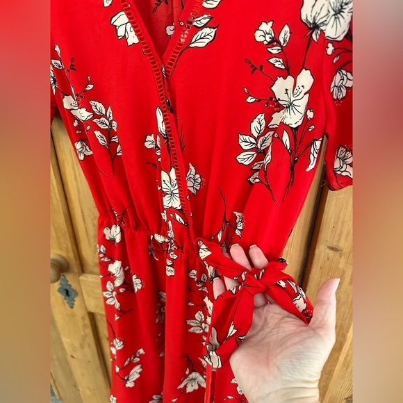 Women’s Sienna Sky Red White Floral Wrap Style Dress Sz Small Feminine Romantic - Picture 4 of 12